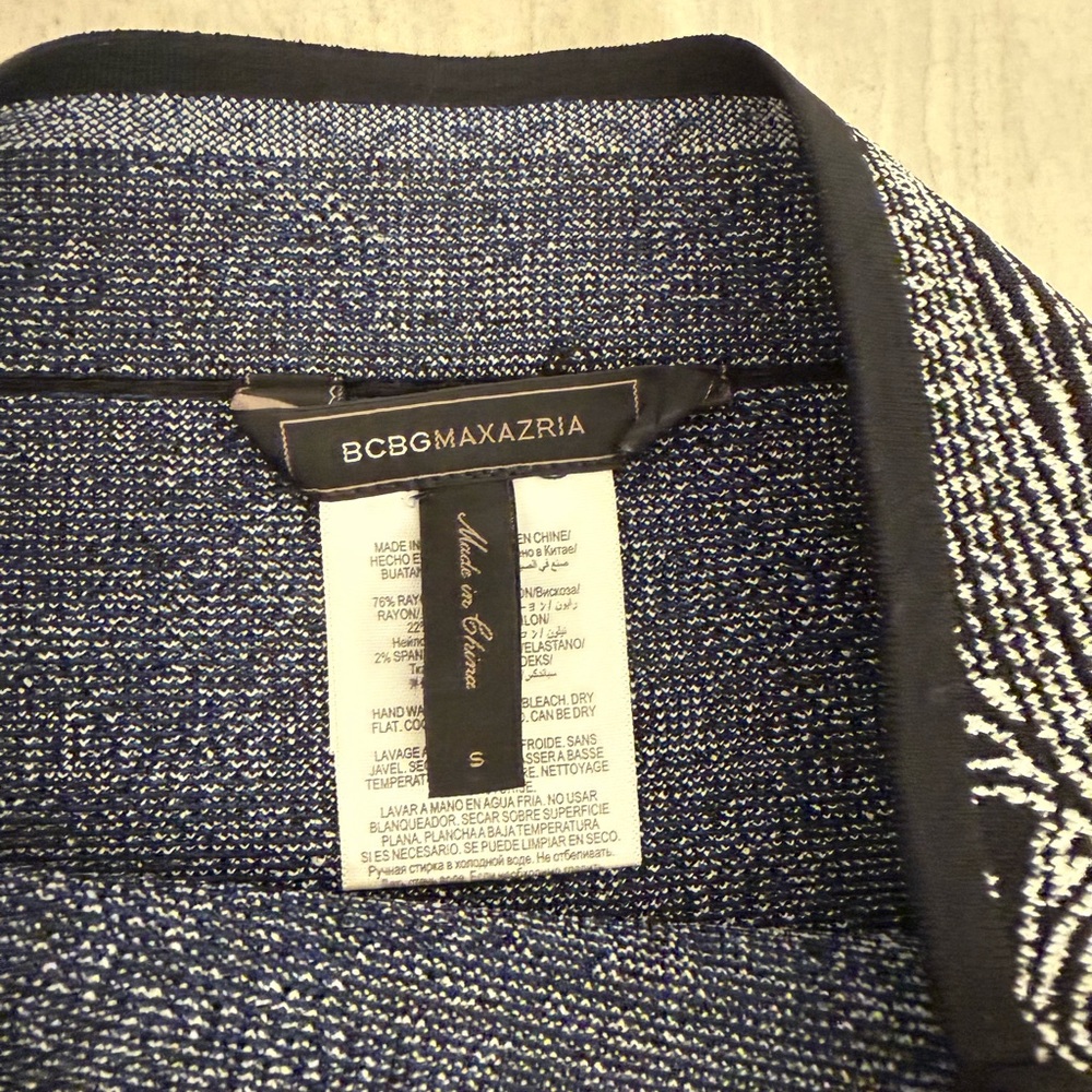 BCBGMaxAzria Textured Navy skirt